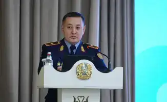 Шымкент: Глава полиции Мухтар Кожаев встретился со студентами для обсуждения угроз безопасности