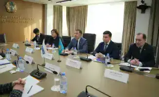 Встреча Ерлана Сарсембаева с Ульви Ахундлу обсуждение правовых реформ и референдума по Конституции