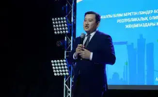 В Астане состоялась награда для победителей и призеров республиканской олимпиады среди школьников, отмечая достижения юных ученых.