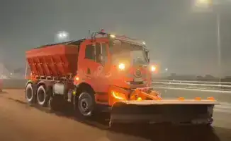 Коммунальные службы Алматы продолжают борьбу с ледяным дождём для обеспечения безопасного движения