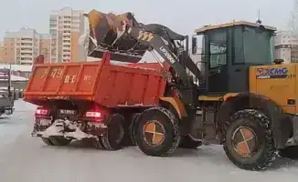 Два тысячи рабочих очищают снег в Астане