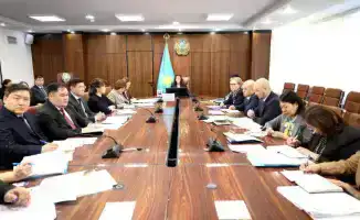 На аппаратном совещании министр просвещения Жулдыз Сулейменова акцентировала внимание на проблемах качества образования