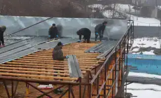 В Алматы начался снос незаконного трехэтажного дома после решения суда