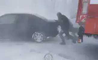 Спасатели МЧС Казахстана: вырывая людей из снежных объятий, за неделю эвакуировали 96 человек