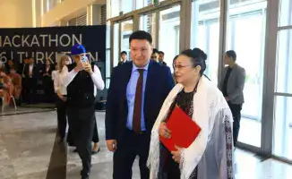 Меруерт Утекешова прибыла в Туркестан для открытия AI-Хакатона и получения поздравления с 75-летием