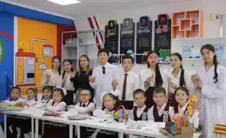 Школьники Рудного участвуют в международной экологической акции по сбору макулатуры