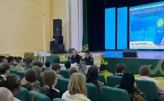 Школьники и студенты встретились с полицией в Алтае