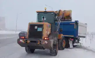 В Астане развернута масштабная операция по борьбе со снегом с использованием 1 700 единиц спецтехники