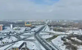 В Усть-Каменогорске вводится временное круговое движение в связи со строительством транспортной развязки, что потребует от водителей соблюдения новых правил дорожного движения.