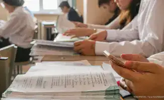 В Казахстане обсуждают полный запрет на использование смартфонов школьниками: законопроект уже на рассмотрении