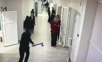 Сенатор Марат Кожаев, генерал-лейтенант полиции в отставке, прокомментировал инцидент в Кульсары, где школьник с топором напал на одноклассников. Он отметил, что подобные ситуации подчеркивают необходимость усиления мер безопасности в образовательных учре