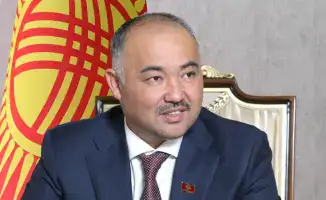 Спикер парламента Кыргызстана Нурланбек Тургунбек уулу объявил о добровольном уходе с поста на заседании, сообщает Tengrinews.kz.