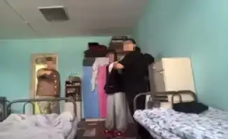 В южном Казахстане студенток колледжа заставляют убирать мужские комнаты и туалеты, что вызвало общественное возмущение. В соцсетях появилась видеозапись, на которой запечатлены эти действия, что привлекло внимание к проблеме гендерного неравенства и диск