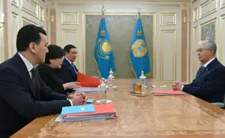 Президент Казахстана Касым-Жомарт Токаев подписал указ о проведении референдума по новой Конституции. В рамках подготовки к этому важному событию, он встретился с председателем Конституционной комиссии, председателем Конституционного суда Эльвирой Азимово