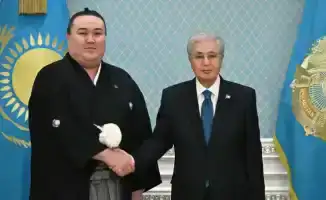 Президент Казахстана Токаев встретился с успешным борцом сумо Ерсином Балтагулом, прославившим страну в Японии