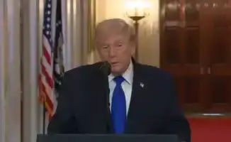 Трамп продолжает вводить пошлины, игнорируя решения Верховного суда, что может привести к международной торговой напряженности