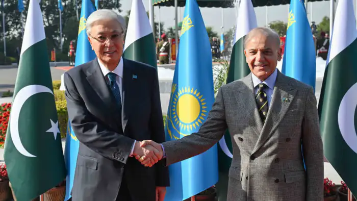 Токаев укрепляет связи с Пакистаном: обсуждение международных вопросов может привести к новым экономическим и политическим инициативам в регионе