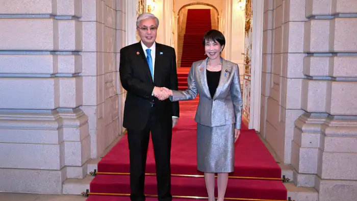 Токаев поздравил нового премьера Японии с переизбранием