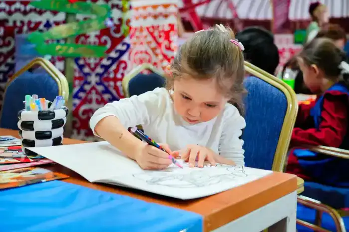 В Астане для детей развернули творческую зону на Наурыз (4)