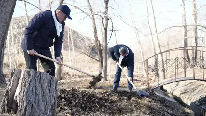 Вода — источник жизни: волонтёры Восточного Казахстана очищают родники и берега водоёмов