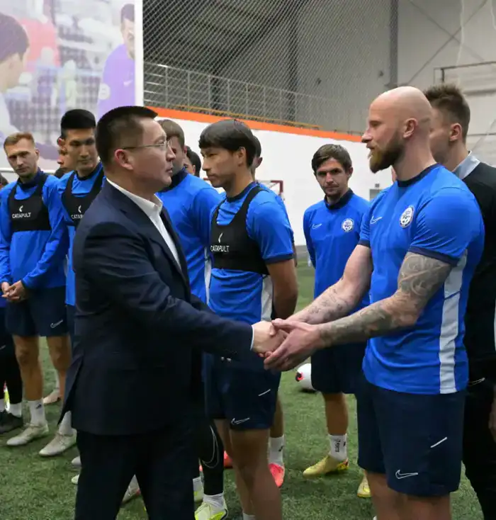 Асаин Байханов встретился с ФК Иртыш поздравил с новым сезоном в Премьер-лиге Казахстана