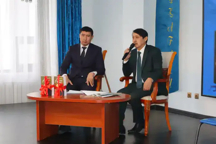 В Астане презентовали книгу, посвященную казахскому писателю, этнографу и композитору Акселеу Сейдембеку (5)