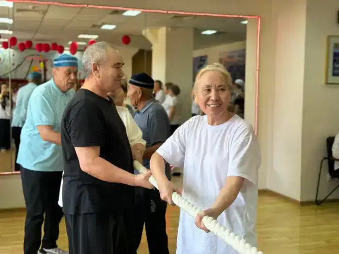 В Астане пенсионеры соревновались в перетягивании каната (7)