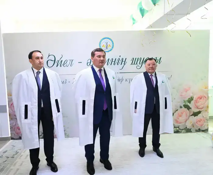 Глава региона поздравил молодых матерей в областном перинатальном центре (3)