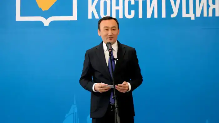 Масштабную акцию в поддержку новой Конституции накануне 8 марта провели в Астане (4)