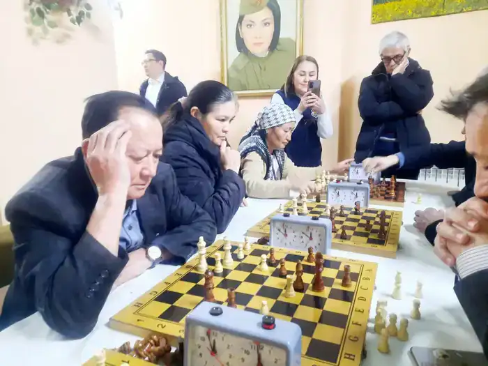 В Астане прошел шахматный турнир среди пенсионеров и молодежи (6)