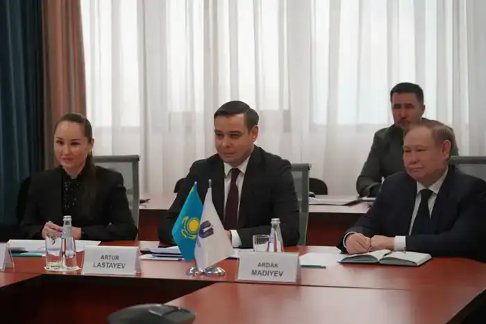 Встреча Артура Ластаева с Дугласом Вейком: ключевые шаги к реформам в Казахстане