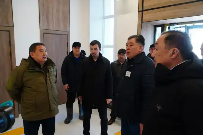 В Буландынском районе проверили ход реконструкции железнодорожного вокзала (5)