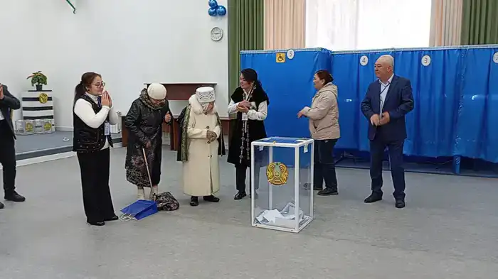 Жительница Алматы на 101-м году жизни проголосовала на референдуме (3)