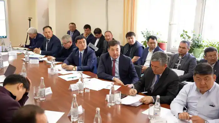 Министр водных ресурсов и ирригации провел совещание по вопросам подготовки к вегетационному периоду в Туркестанской области (3)