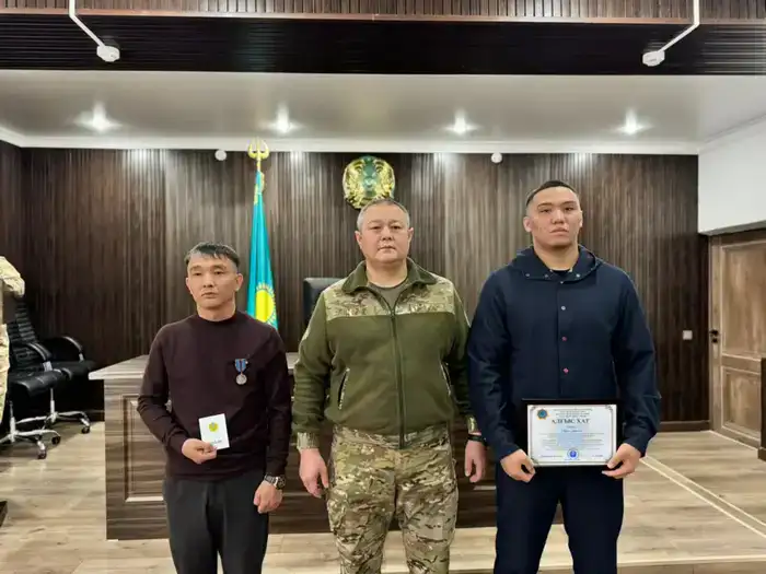 Жители Тараза награждены за спасение людей при пожаре (4)