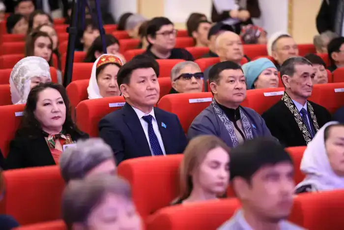 В Актобе молодые жыршы в течение суток исполняют героический эпос (8)