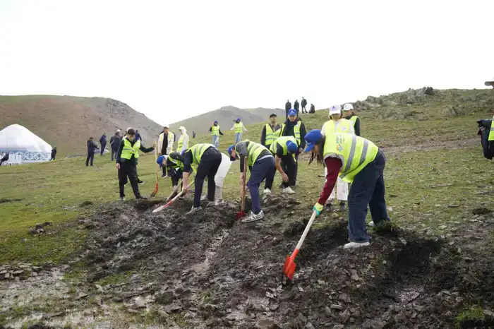Министр водных ресурсов и ирригации дал старт масштабной экологической акции «Мөлдір бұлақ» по очистке родников Казахстана (6)
