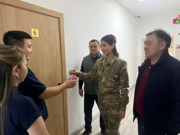 Семья сотрудника МЧС получила ключи от новой квартиры в Астане