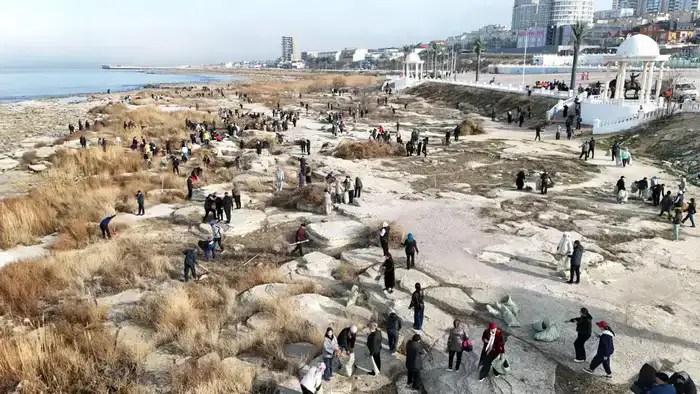 Общественное участие в экологической акции: тысячи людей объединились для очистки и озеленения Мангистауской области