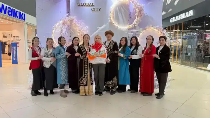 Танец традиций: молодёжь Караганды сплела модный флешмоб к Наурызу