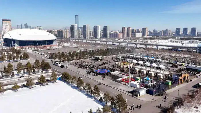 Цифровой вальс: беспилотный автомобиль прокатился по улицам Астаны на Digital Nauryz