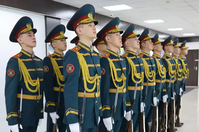 Наурызнама: национальные узоры в форме и на технике гвардейцев (6)