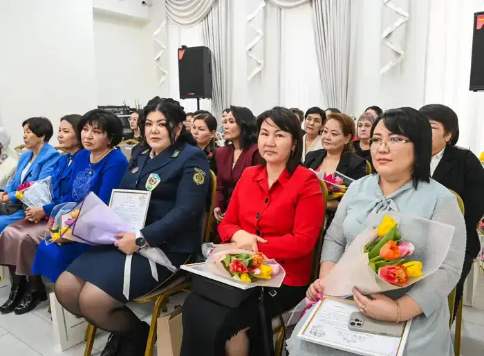 Глава региона встретился с женщинами-матерями (7)