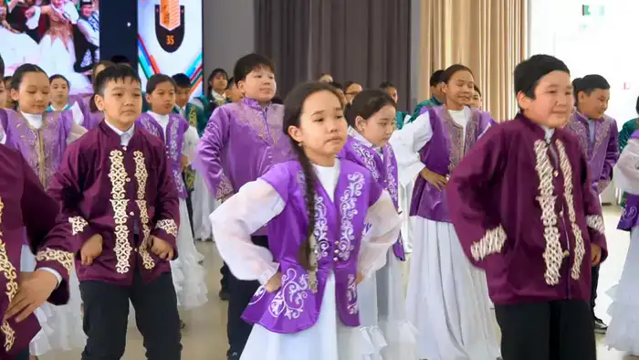 20 тысяч школьников Павлодарской области исполнили танец «Қара жорға» (5)