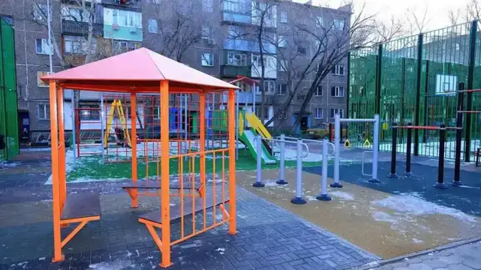 Караганда очищает свои дворы: экологический челлендж «Чистый двор» объединяет соседей