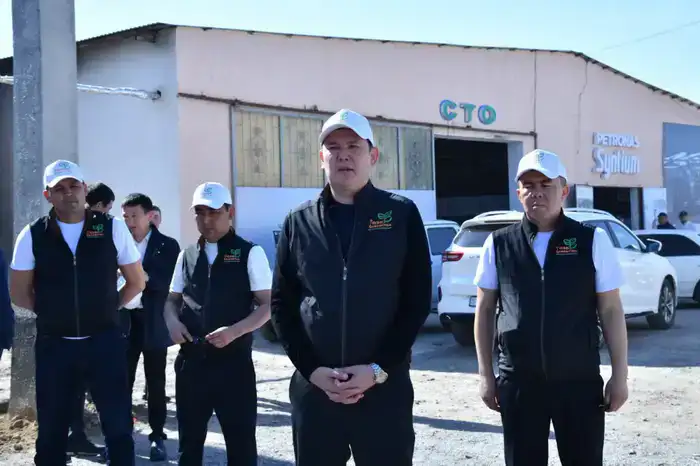 ТУРКЕСТАН: В ОТЫРАРЕ В РАМКАХ АКЦИИ «МӨЛДІР БҰЛАҚ» ОЧИЩЕНЫ БЕРЕГА КАНАЛА (2)