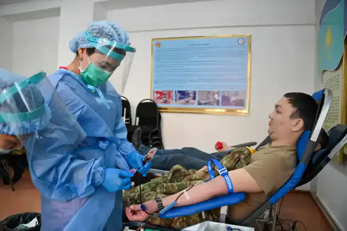 В Астане военные медики провели акцию безвозмездной сдачи крови (4)