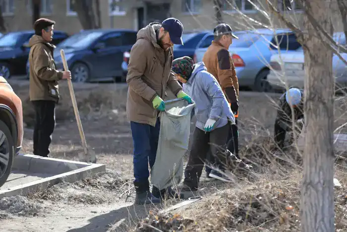 Субботник в Актобе: аким области ознакомился с ходом работ по благоустройству (5)