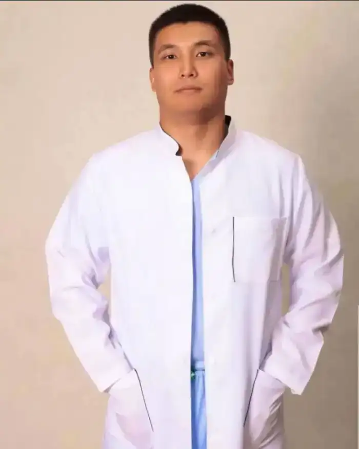 Врач из Западно-Казахстанской области оказал помощь роженице на борту самолета, подчеркивая важность быстрого реагирования в экстренных ситуациях.