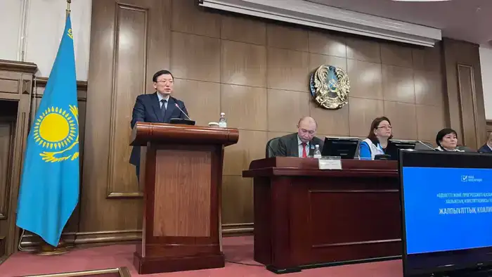 Сотрудникам Минтруда разъяснили ключевые нормы проекта новой Конституции в преддверии референдума (4)